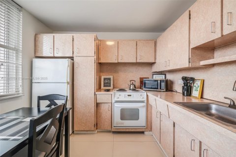 Купить кондоминиум в Майами-Бич, Флорида 50.54м2, № 2012695 - фото 15