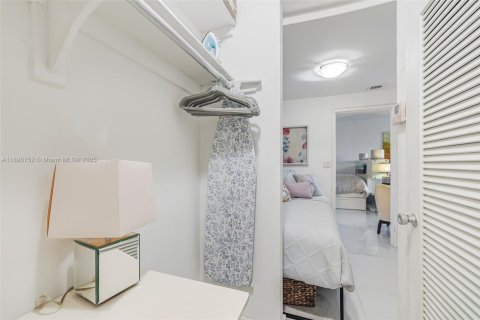 Купить кондоминиум в Майами-Бич, Флорида 50.54м2, № 2012695 - фото 24