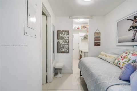 Купить кондоминиум в Майами-Бич, Флорида 50.54м2, № 2012695 - фото 18