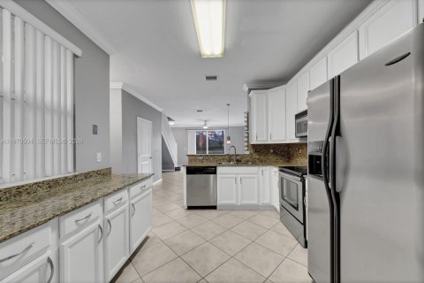 Touwnhouse à louer à Weston, Floride: 2 chambres, 107.3 m2 № 2032215 - photo 4