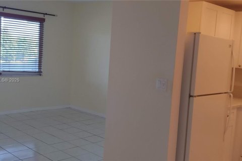 Купить кондоминиум в Форт-Лодердейл, Флорида 1 спальня, 54.63м2, № 1963832 - фото 9