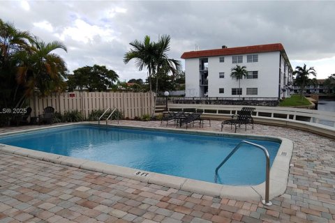 Купить кондоминиум в Форт-Лодердейл, Флорида 1 спальня, 54.63м2, № 1963832 - фото 22