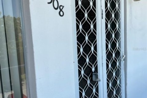 Copropriété à vendre à Seminole, Floride: 2 chambres, 81.2 m2 № 1855864 - photo 1