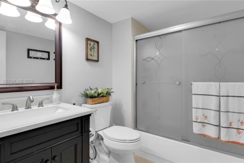 Copropriété à vendre à Pembroke Pines, Floride: 2 chambres, 142.42 m2 № 2075546 - photo 23
