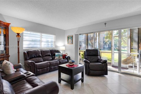 Copropriété à vendre à Pembroke Pines, Floride: 2 chambres, 142.42 m2 № 2075546 - photo 5