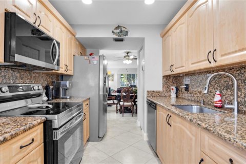 Copropriété à vendre à Pembroke Pines, Floride: 2 chambres, 142.42 m2 № 2075546 - photo 10