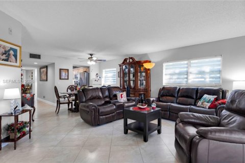 Copropriété à vendre à Pembroke Pines, Floride: 2 chambres, 142.42 m2 № 2075546 - photo 4