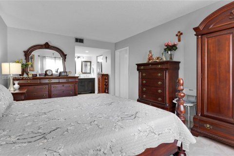 Copropriété à vendre à Pembroke Pines, Floride: 2 chambres, 142.42 m2 № 2075546 - photo 19