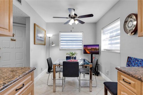 Copropriété à vendre à Pembroke Pines, Floride: 2 chambres, 142.42 m2 № 2075546 - photo 14