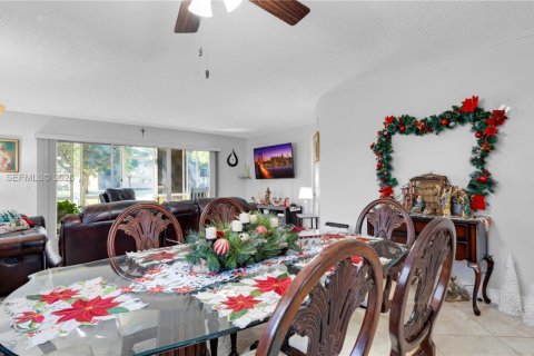 Copropriété à vendre à Pembroke Pines, Floride: 2 chambres, 142.42 m2 № 2075546 - photo 7