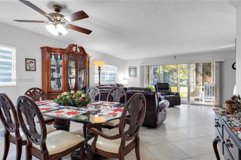 Copropriété à vendre à Pembroke Pines, Floride: 2 chambres, 142.42 m2 № 2075546 - photo 3