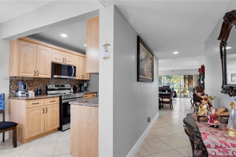 Copropriété à vendre à Pembroke Pines, Floride: 2 chambres, 142.42 m2 № 2075546 - photo 16