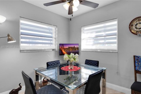 Copropriété à vendre à Pembroke Pines, Floride: 2 chambres, 142.42 m2 № 2075546 - photo 15