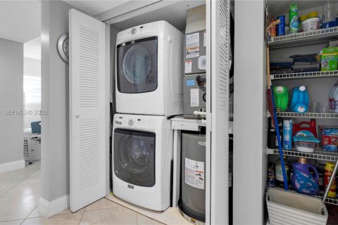 Copropriété à vendre à Pembroke Pines, Floride: 2 chambres, 142.42 m2 № 2075546 - photo 30