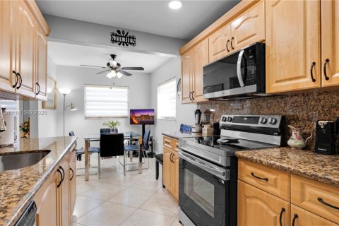 Copropriété à vendre à Pembroke Pines, Floride: 2 chambres, 142.42 m2 № 2075546 - photo 13