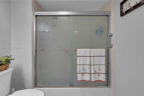 Copropriété à vendre à Pembroke Pines, Floride: 2 chambres, 142.42 m2 № 2075546 - photo 24
