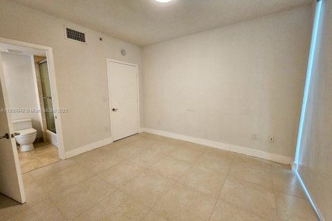 Снять в аренду кондоминиум в Майами-Бич, Флорида 1 спальня, 93.92м2, № 1972803 - фото 11