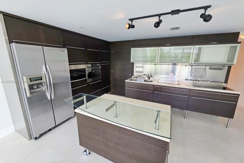 Снять в аренду кондоминиум в Майами-Бич, Флорида 1 спальня, 93.92м2, № 1972803 - фото 8