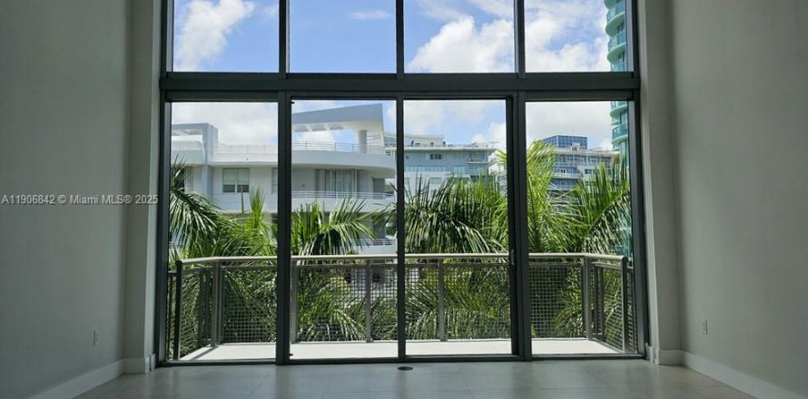 Кондоминиум с 1 спальней в Майами-Бич, Флорида № 1972803