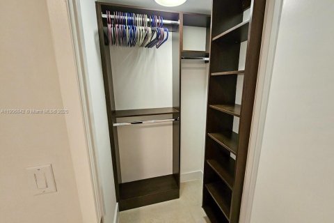 Снять в аренду кондоминиум в Майами-Бич, Флорида 1 спальня, 93.92м2, № 1972803 - фото 12