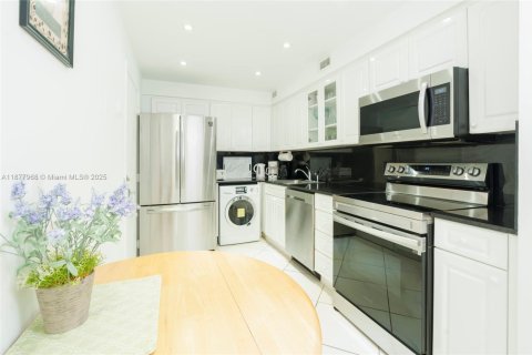 Copropriété à vendre à Miami Beach, Floride: 1 chambre, 84.54 m2 № 1978049 - photo 15