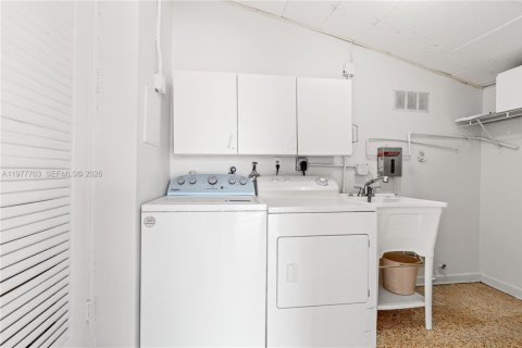 Villa ou maison à vendre à Hialeah, Floride: 3 chambres, 128.21 m2 № 2044687 - photo 17