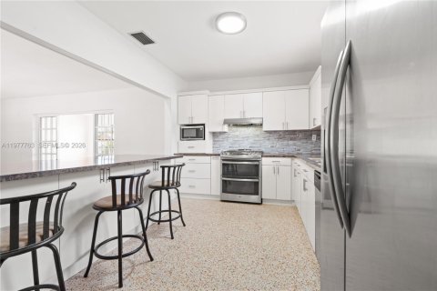 Villa ou maison à vendre à Hialeah, Floride: 3 chambres, 128.21 m2 № 2044687 - photo 14