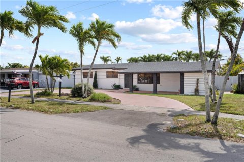 Villa ou maison à vendre à Hialeah, Floride: 3 chambres, 128.21 m2 № 2044687 - photo 3