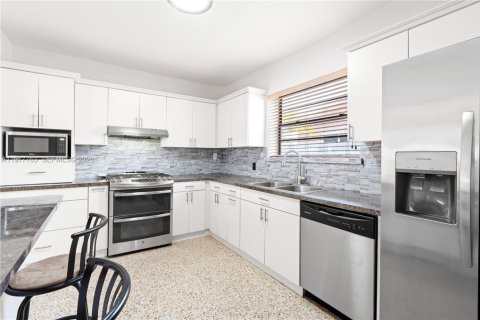 Villa ou maison à vendre à Hialeah, Floride: 3 chambres, 128.21 m2 № 2044687 - photo 15