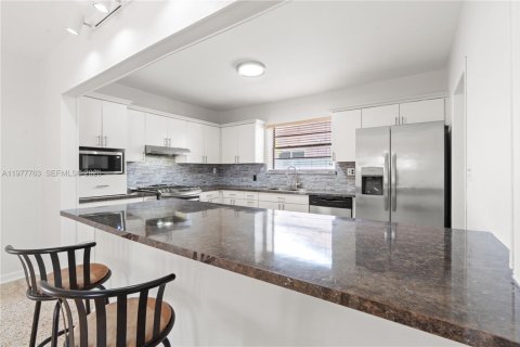 Villa ou maison à vendre à Hialeah, Floride: 3 chambres, 128.21 m2 № 2044687 - photo 11