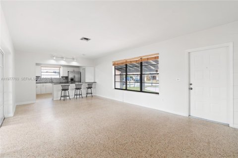 Villa ou maison à vendre à Hialeah, Floride: 3 chambres, 128.21 m2 № 2044687 - photo 8