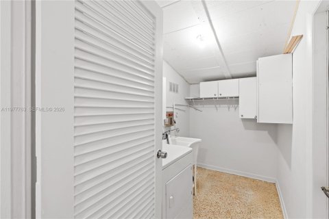 Villa ou maison à vendre à Hialeah, Floride: 3 chambres, 128.21 m2 № 2044687 - photo 16