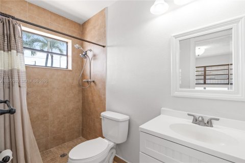 Villa ou maison à vendre à Hialeah, Floride: 3 chambres, 128.21 m2 № 2044687 - photo 25