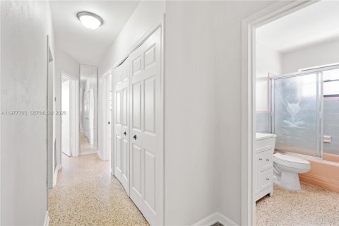Villa ou maison à vendre à Hialeah, Floride: 3 chambres, 128.21 m2 № 2044687 - photo 20