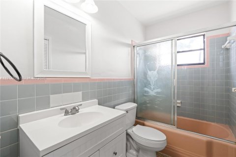 Villa ou maison à vendre à Hialeah, Floride: 3 chambres, 128.21 m2 № 2044687 - photo 28