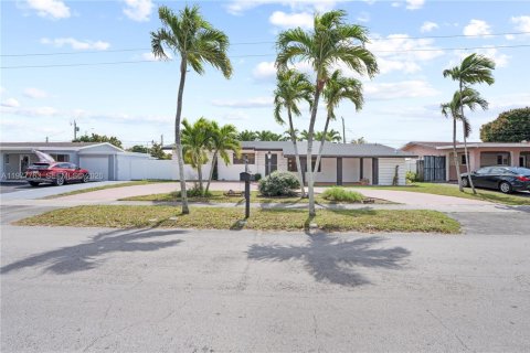 Villa ou maison à vendre à Hialeah, Floride: 3 chambres, 128.21 m2 № 2044687 - photo 5
