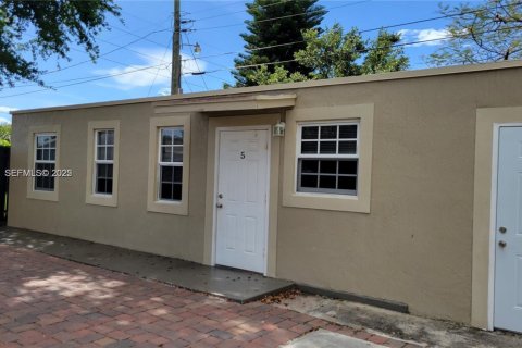 Villa ou maison à louer à Lake Park, Floride: 2 chambres, 326.55 m2 № 1993099 - photo 8