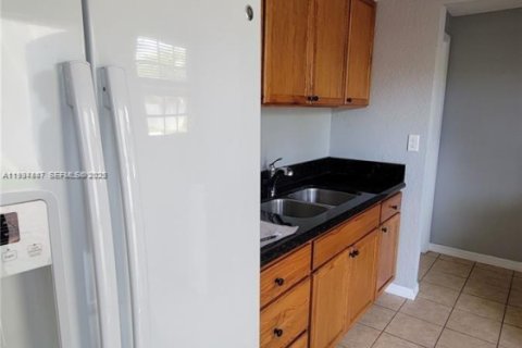 Villa ou maison à louer à Lake Park, Floride: 2 chambres, 326.55 m2 № 1993099 - photo 6