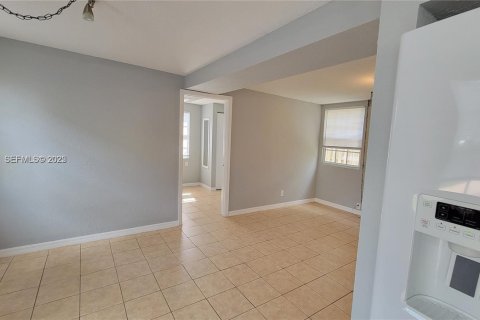 Villa ou maison à louer à Lake Park, Floride: 2 chambres, 326.55 m2 № 1993099 - photo 1