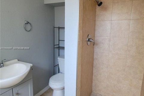 Villa ou maison à louer à Lake Park, Floride: 2 chambres, 326.55 m2 № 1993099 - photo 4