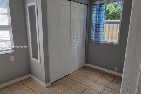 Villa ou maison à louer à Lake Park, Floride: 2 chambres, 326.55 m2 № 1993099 - photo 2