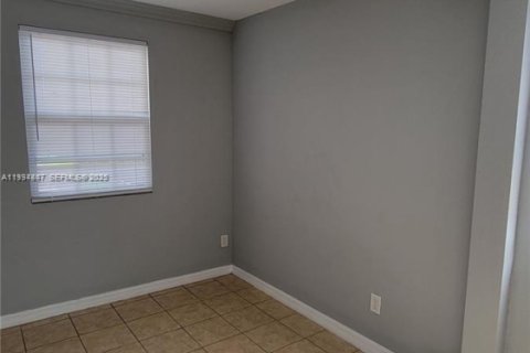 Villa ou maison à louer à Lake Park, Floride: 2 chambres, 326.55 m2 № 1993099 - photo 3