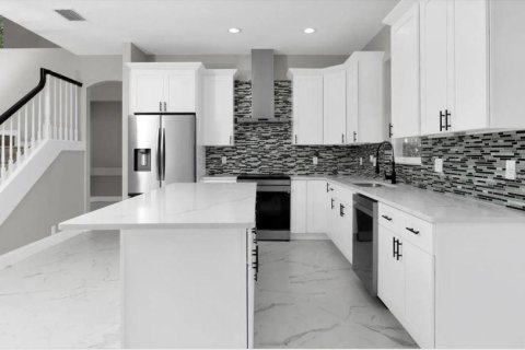 House in Tampa, Florida 4 bedrooms, 270.62 sq.m. № 1746498 - photo 11
