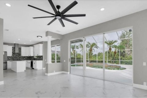 House in Tampa, Florida 4 bedrooms, 270.62 sq.m. № 1746498 - photo 9
