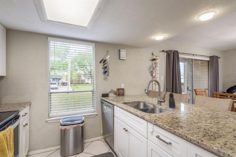 Condo in Saint Petersburg, Florida, 3 bedrooms  № 1586256 - photo 17