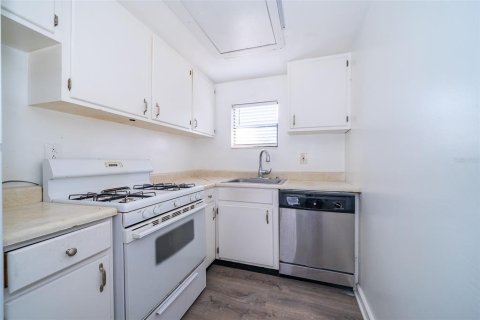 Commercial property in Orlando, Florida 3 bedrooms, 131.55 sq.m. № 2393488 - photo 22