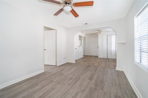 Commercial property in Orlando, Florida 3 bedrooms, 131.55 sq.m. № 2393488 - photo 10