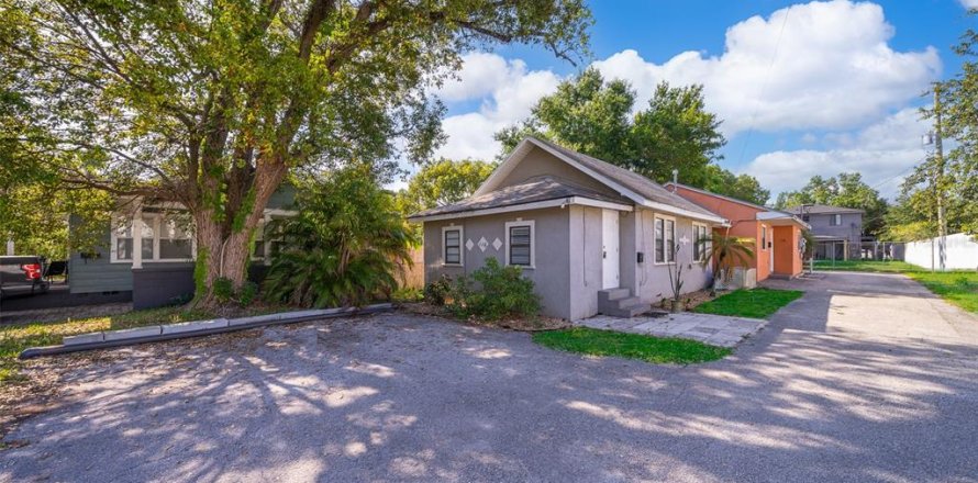 Commercial property in Orlando, Florida 3 bedrooms, 131.55 sq.m. № 2393488