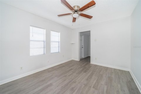 Commercial property in Orlando, Florida 3 bedrooms, 131.55 sq.m. № 2393488 - photo 14