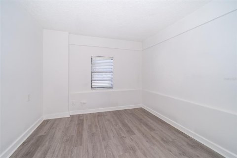 Commercial property in Orlando, Florida 3 bedrooms, 131.55 sq.m. № 2393488 - photo 27